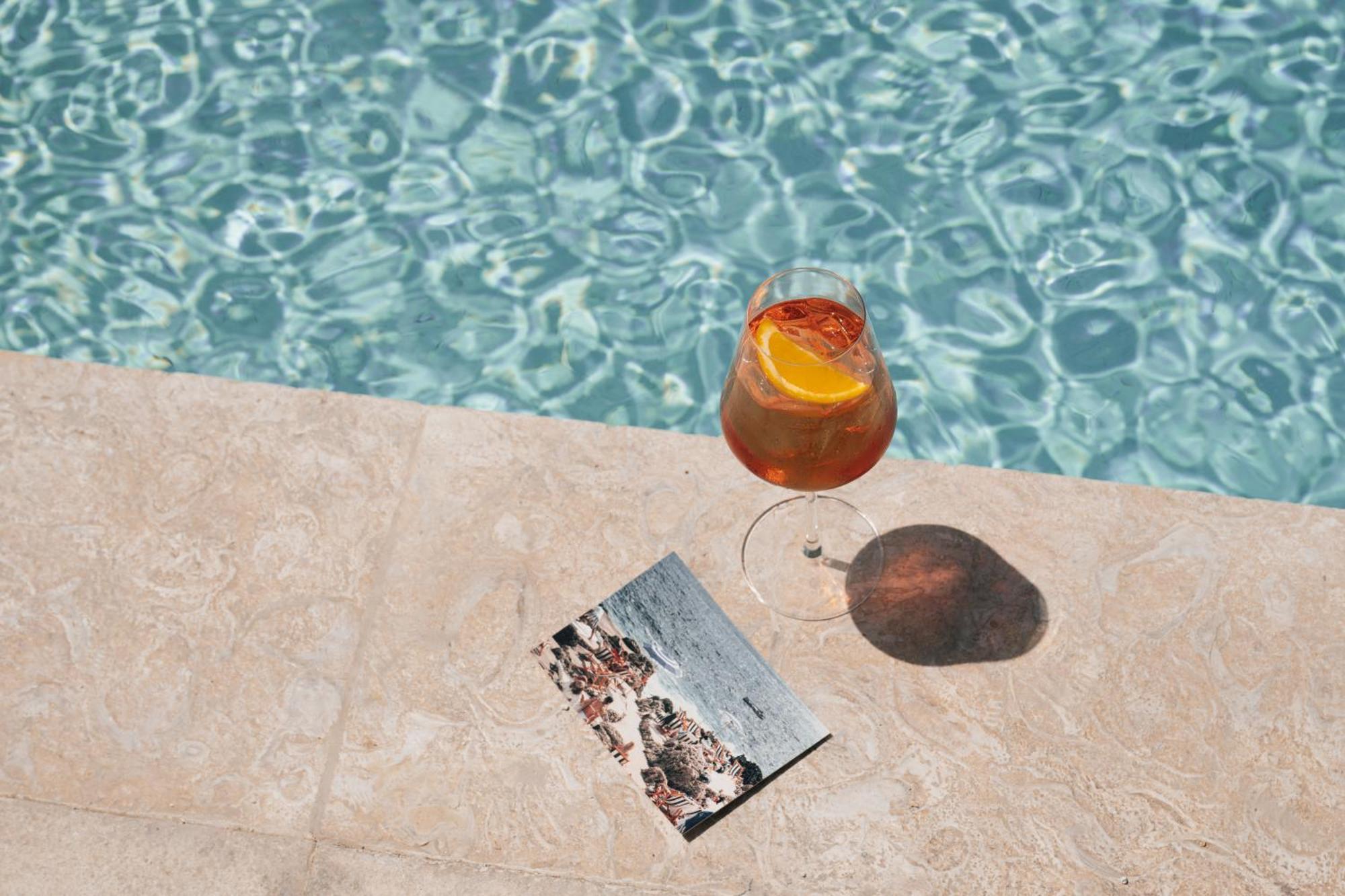 Hotel Delano Dubai At Bluewaters Exterior foto A glass of Aperol Spritz
