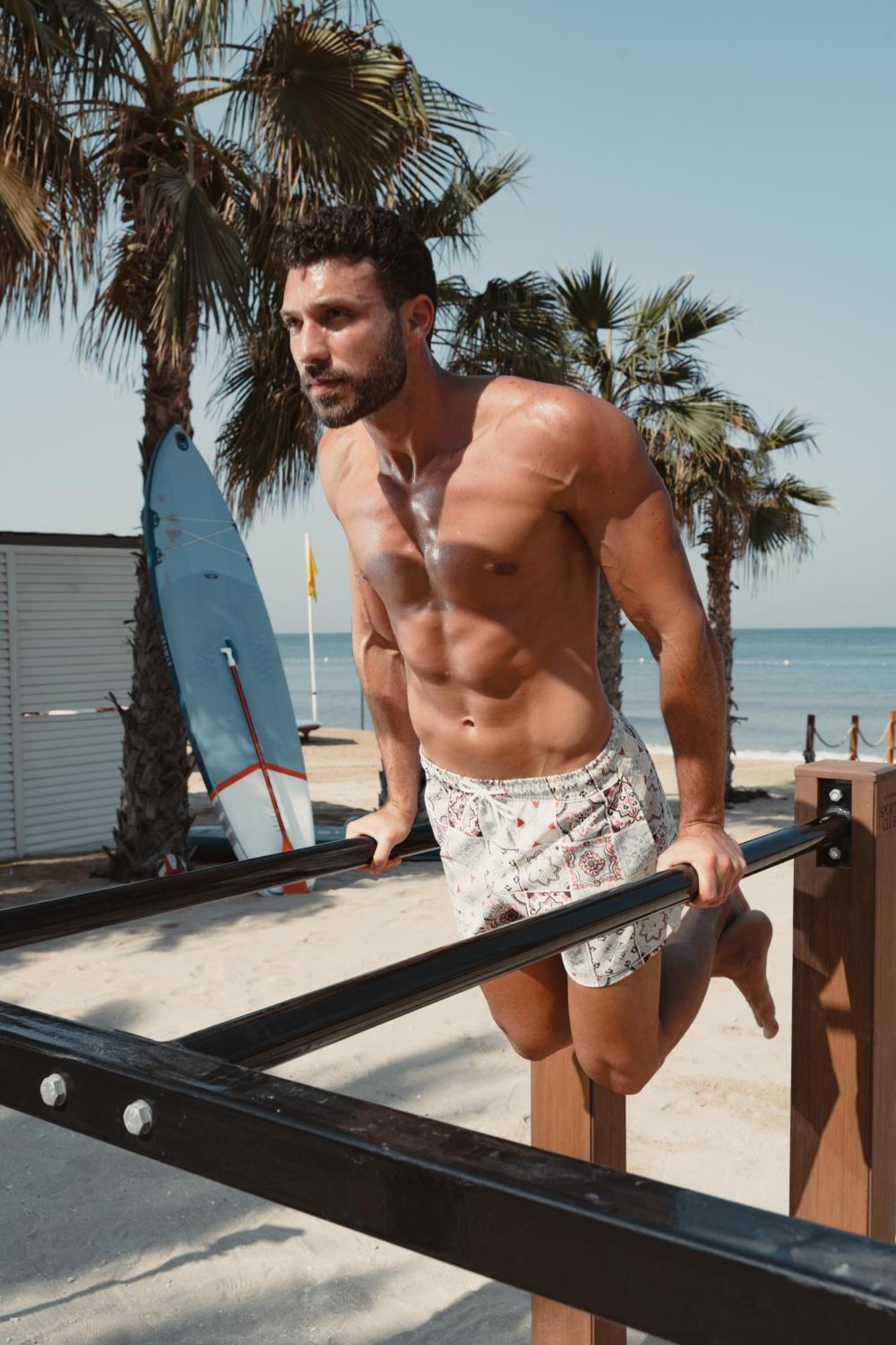 Hotel Delano Dubai At Bluewaters Exterior foto A man doing dips